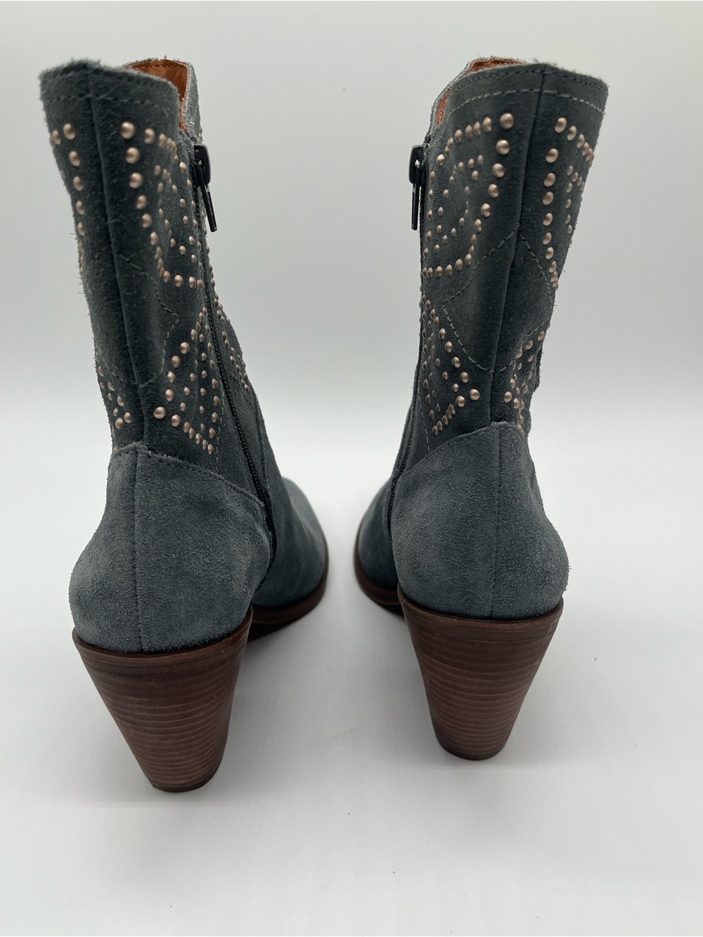 Lucky Brand Lakelon western booties size 8M. Blue grey suede with stud detailing - Picture 2 of 12
